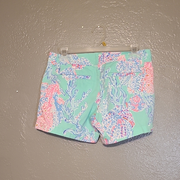 Lilly Pulitzer Classy Casual Floral Print Women Callhan Shorts EUC Size 2 - Picture 2 of 11